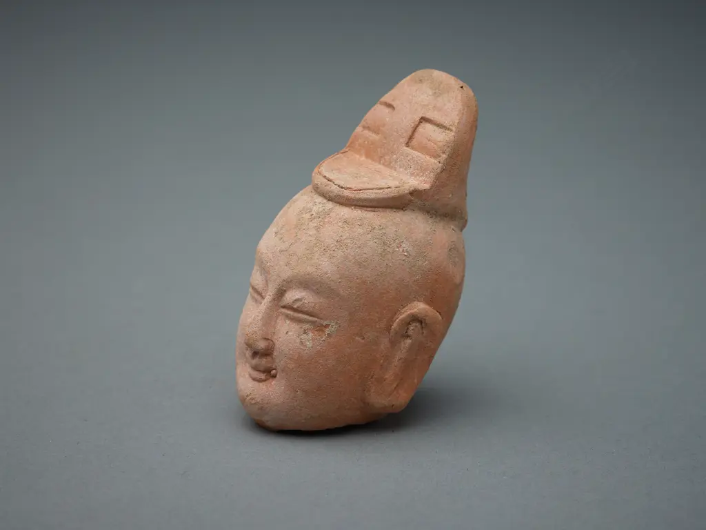 Earthenware fragment - head of a scholar/Buddha – China, Image 1++